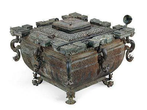 Nguyên gốc là Băng Giám dụng cụ để đựng băng làm lạnh ở thời cổ