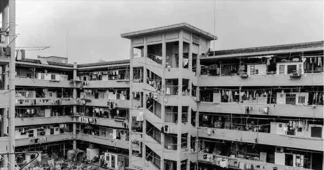 Còn một chi tit nữa phải đính chính là ở chương trước có chi tit Sơ Tranh giúp một người già bị đánh nhưng làm ơn mắc oán thật ra người đó là bà già nhưng vì vị diện này đã đọc qua lâu quá rồi mới edit nên tui bị nhầm